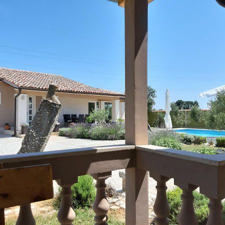 Villa Zafirah Pula Bagian luar foto