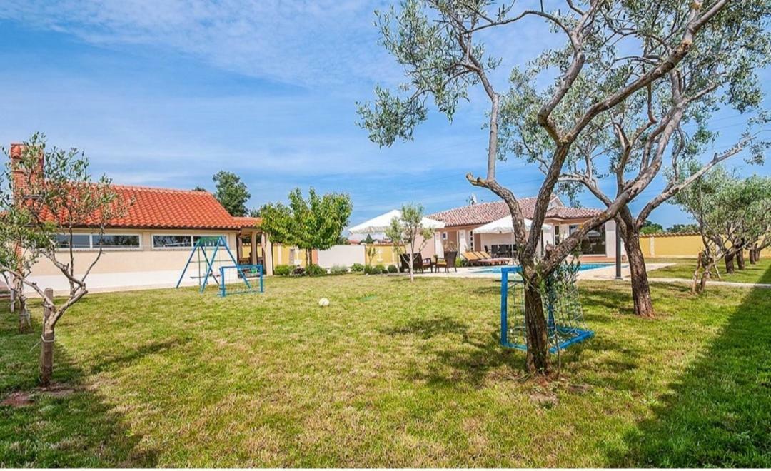 Villa Zafirah Pula Bagian luar foto