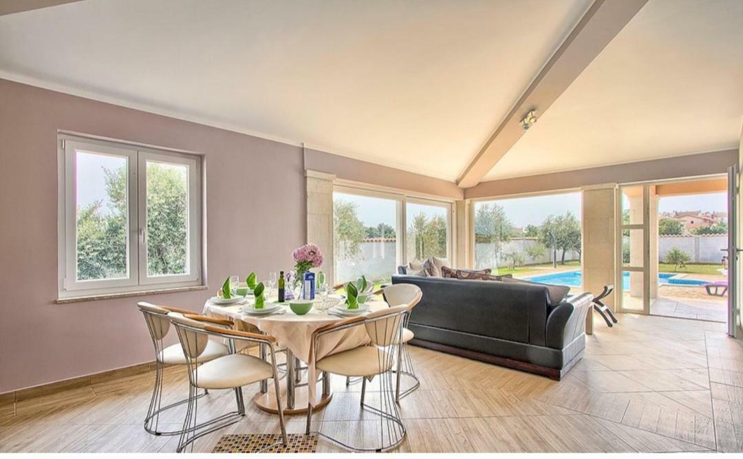 Villa Zafirah Pula Bagian luar foto