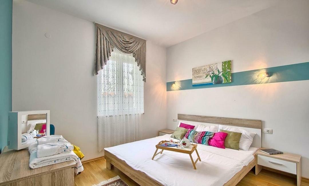 Villa Zafirah Pula Bagian luar foto