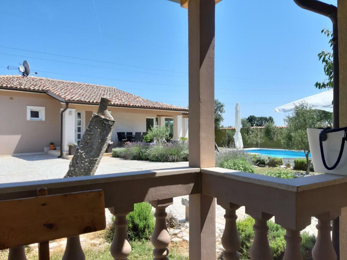 Villa Zafirah Pula Bagian luar foto